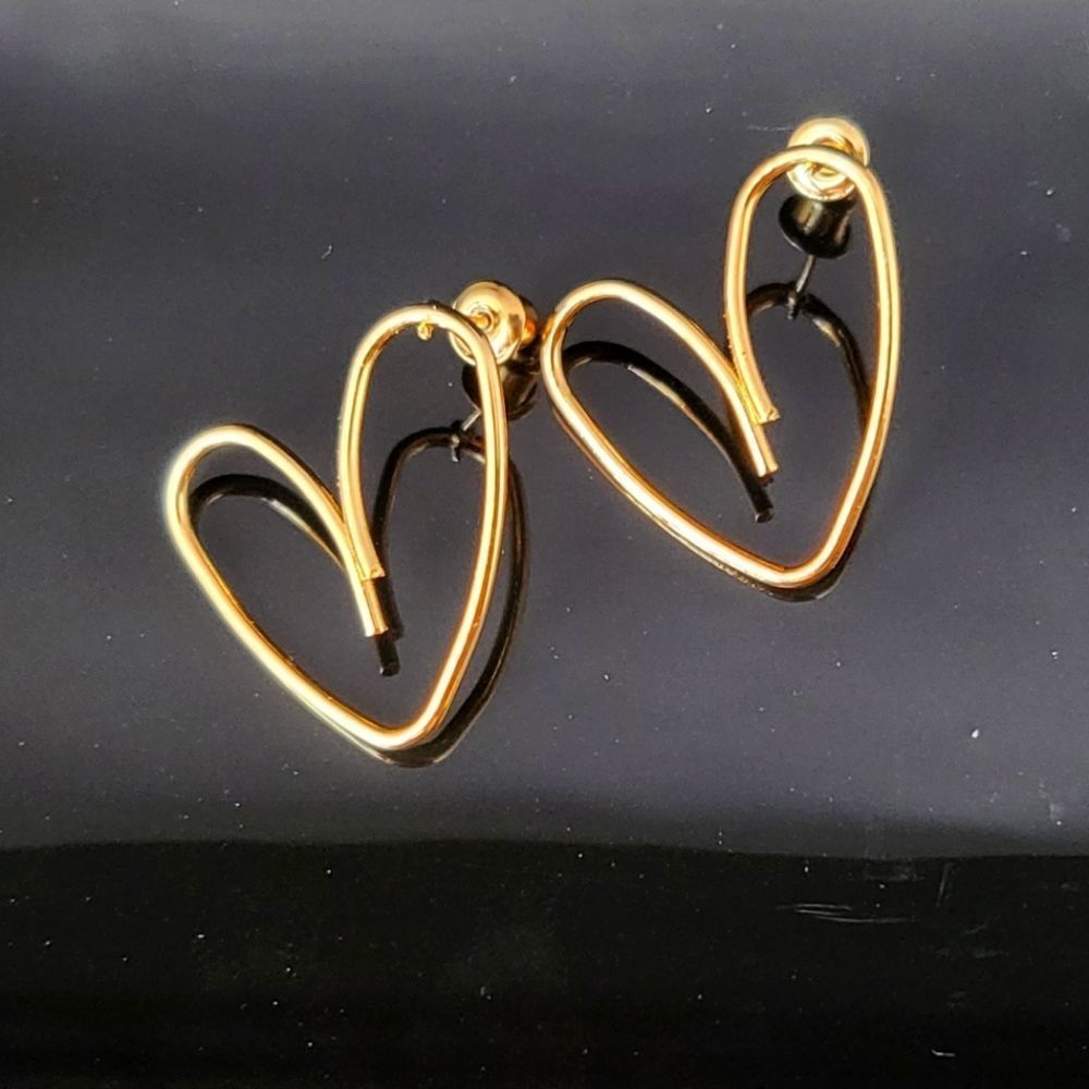 New set earrings gold tone hearts - Picture 1 of 4